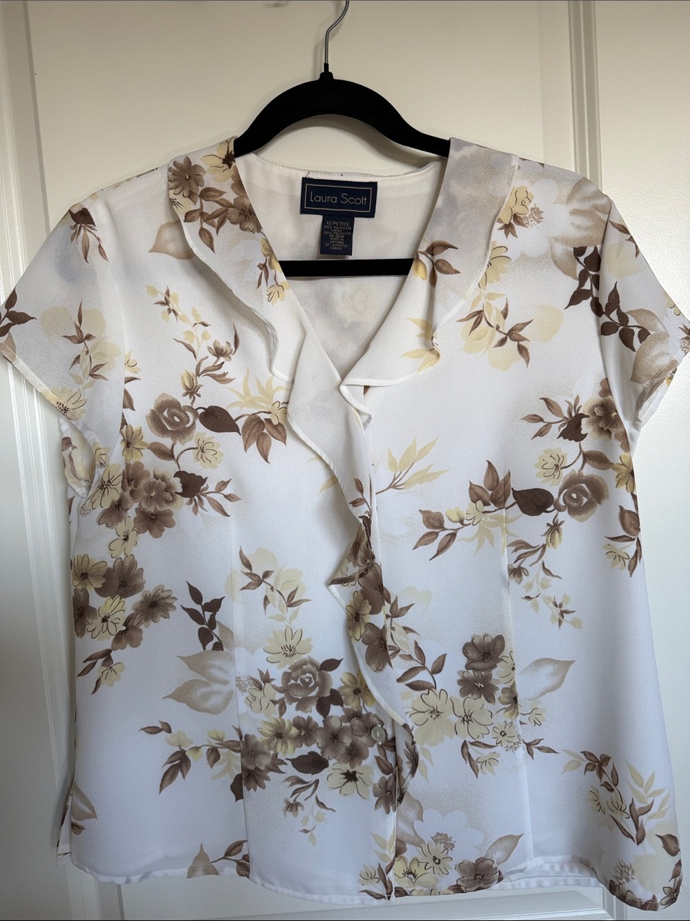 Laura Scott White Floral Ruffle Short Sleeve Top- size 12 petite